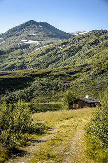 Holzhütte am Fuße der Berge - FOLF02412