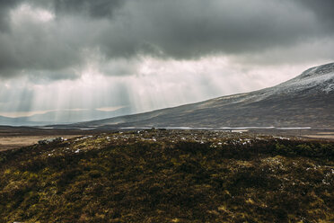 Gewitterwolken über der Berglandschaft - FOLF02510