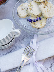 Lavender shortbreads on cake stand - FOLF02819