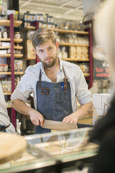 Portrait of man at food market - FOLF03342