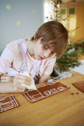 Boy decorating cookie - FOLF03370