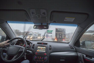 Man driving car in rain - FOLF03592