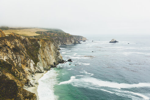 Blick auf die felsige Küste von Big Sur - FOLF03638