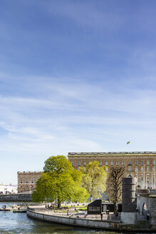 Uferpromenade am Königlichen Schloss in Stockholm - FOLF03735