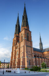 Der Dom von Uppsala unter blauem Himmel - FOLF03778