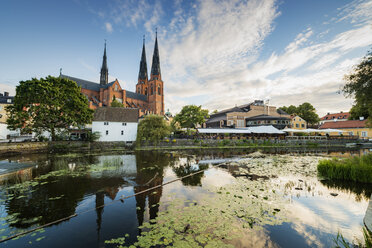 Dom zu Uppsala am Teich - FOLF03783