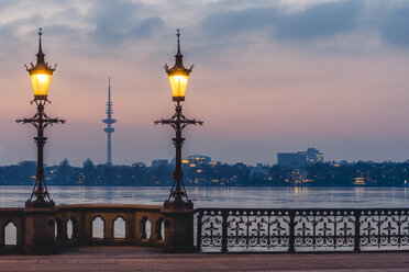 Germany, Hamburg, Outer Alster Lake, Schwanenwik Bridge, Heinrich-Hertz Tower in the evening - KEBF00771
