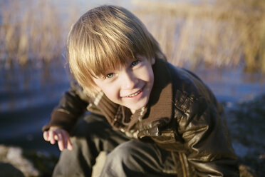 Porträt eines glücklichen Jungen - FOLF03995