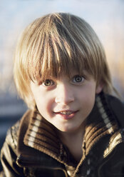 Portrait of smiling boy - FOLF03996
