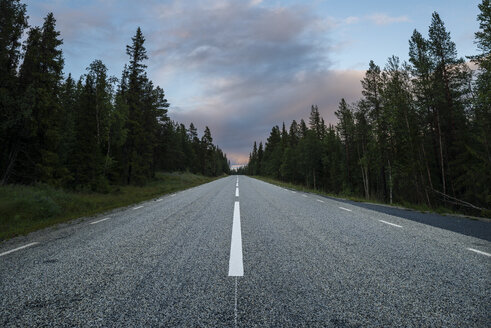 Straße in der Abenddämmerung - FOLF04051