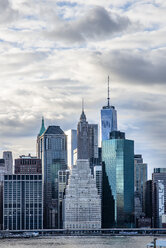 Wolkenkratzer gegen den Himmel in New York City - FOLF04074