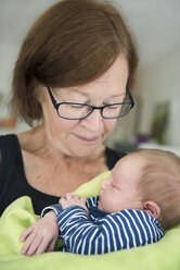 Grandmother with newborn baby girl - FOLF04114