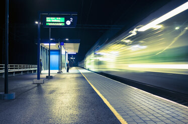 Bahnhof bei Nacht - FOLF04251