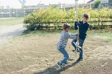 Boys playing with rope swing - FOLF04287