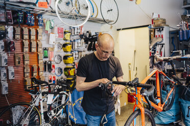 Small business owner of bicycle store - FOLF04587