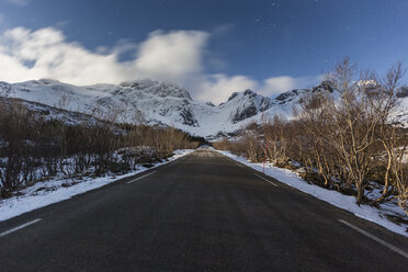 Snowy rural road with mountain view in Lofoten, Norway - FOLF04711