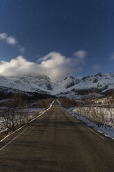 Snowy rural road with mountain view in Lofoten, Norway - FOLF04712
