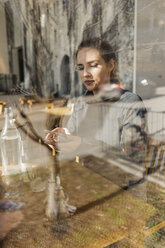 Young woman at restaurant - FOLF04918