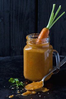 Karottensuppe und Karotte im Glas - CSF29020