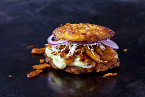 Veggie Burger made of potato fritters, sweet potatoes, soy meat, remoulade and Barbecue sauce - CSF29048