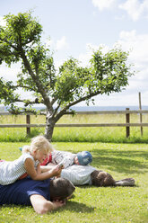 Family playing - FOLF05152