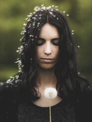 Young woman covered in dandelion seeds - FOLF05261