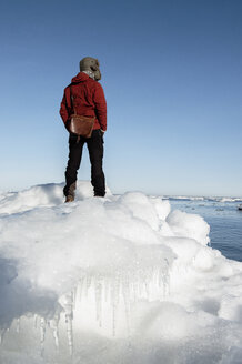 Man on ice - FOLF05482