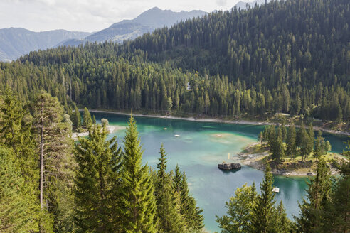 Schweiz, Graubünden, Caumasee in Flims, Alpensee - GWF05483