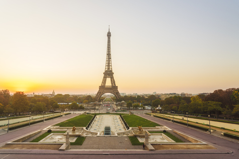 Frankreich, Paris, Eiffelturm in der Dämmerung, lizenzfreies Stockfoto