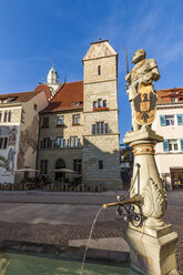 Germany, Baden-Wuerttemberg, Ueberlingen, Old town, Hofstatt, townhall, Cafe at townhall, Fountain with statue of Charles V - WDF04540