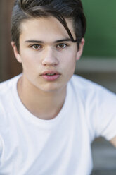 Portrait of teenage boy wearing white t-shirt - FOLF05579