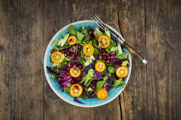 Mixed salad with kumquat, red cabbage and pomegranate seeds - LVF06836