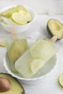 Avocado-Limetten-Eis am Stiel - SKCF00370