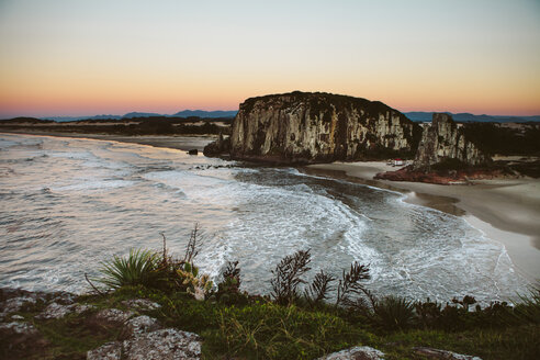 Landschaftlicher Blick auf den Strand gegen den Himmel bei Sonnenuntergang - CAVF31389