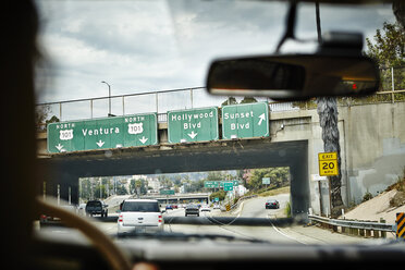 Highway in Los Angeles aus dem Innenraum eines Autos gesehen - FOLF05746