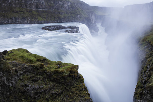 Gullfoss-Wasserfall am Fluss Hvita in Island - FOLF05860
