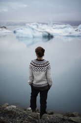 Hiker on shore of Jokulsarlon lake in Iceland - FOLF05875