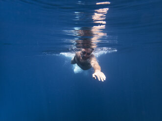 Man swimming in sea underwater - CAVF31640