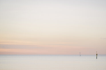 Landschaftliche Ansicht der Meereslandschaft gegen den Himmel bei Sonnenuntergang - CAVF31662
