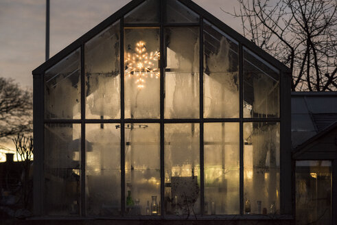 Facade of modern glass house with Christmas decoration - FOLF06032