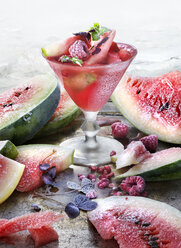 Studioaufnahme eines Wassermelonen-Cocktails - FOLF06139