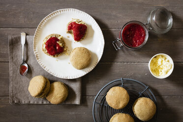 Scones made of einkorn wheat with strawberry jam and clotted cream - EVGF03329