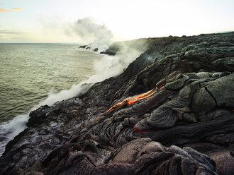 Hawaii, Big Island, Hawai'i Volcanoes National Park, lava flowing into pacfic ocean - CVF00321