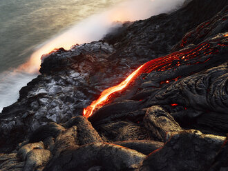 Hawaii, Big Island, Hawai'i Volcanoes National Park, lava flowing into pacfic ocean - CVF00324