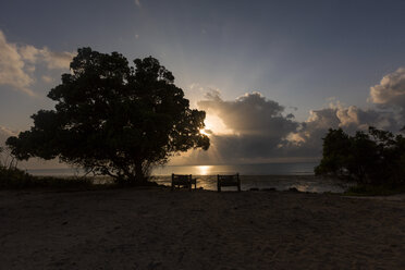 Strand bei Sonnenuntergang in Kenia - FOLF06210