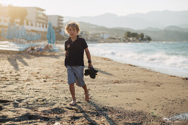 Kleiner Junge am Strand - FOLF06564