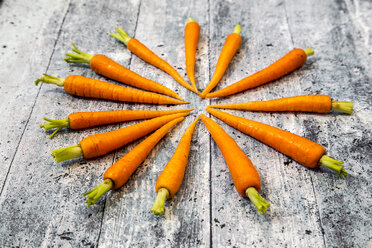 Baby carrots on wood - SARF03638
