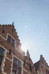 Belgien, Flandern, Brügge, typisches historisches mittelalterliches Stadthaus - GWF05496
