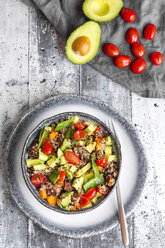 Quinoa salad with avocado, tomatoes and sugar peas - SARF03648