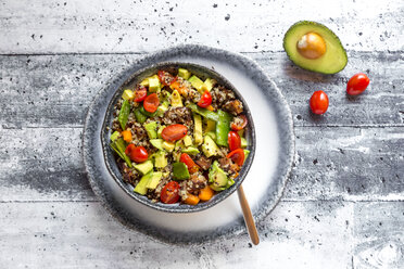 Quinoa salad with avocado, tomatoes and sugar peas - SARF03649